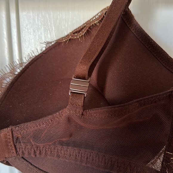 Beautiful Unique VS Bombshell Bra - Picture 4 of 5